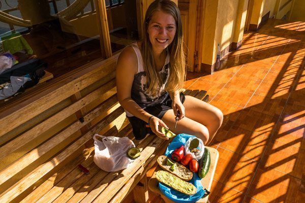 Camilla laver lækre madpakker ©Backpackerne
